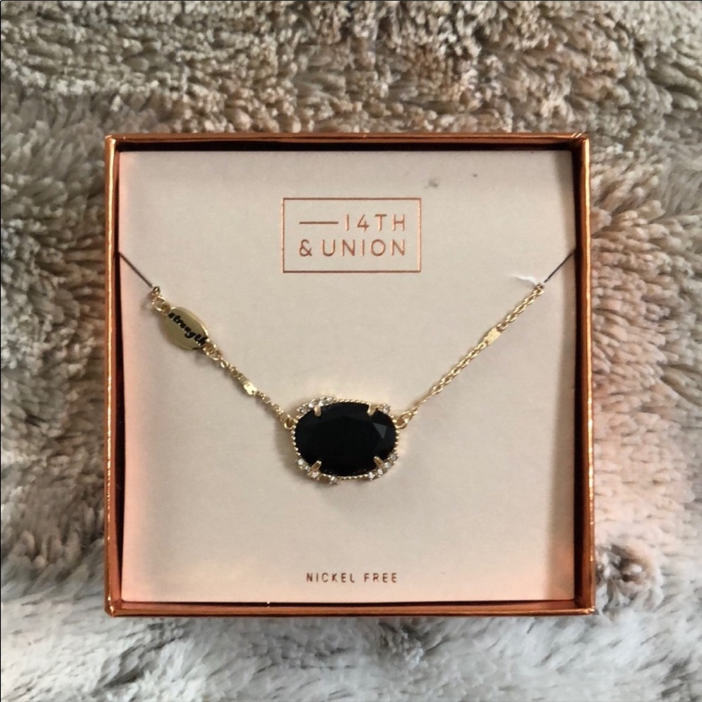 Stone Pendant Short Necklace || 14th & Union